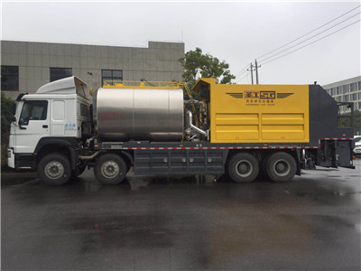 圣工同步碎石封層車